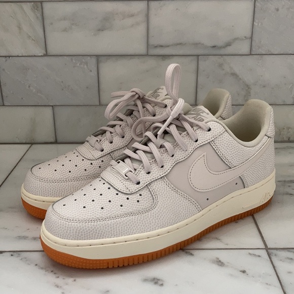 Nike Air Force 1 ‘07 Seasonal Sneakers - Picture 4 of 16